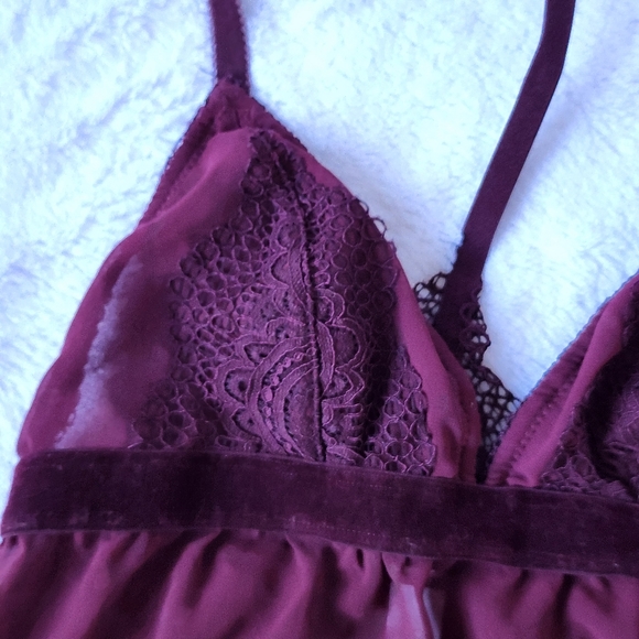 Lingerie - Picture 9 of 9